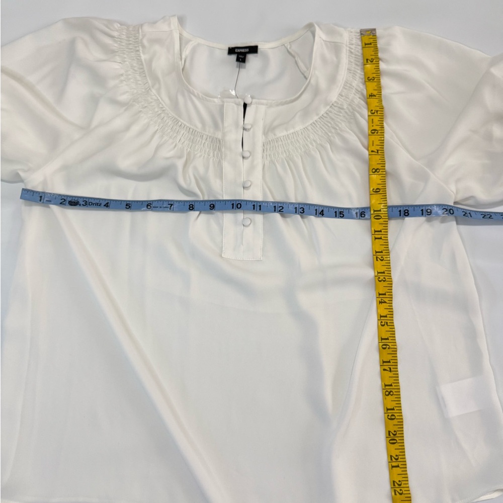 Express NWT Elegant White Women's Top in size large - Picture 5 of 9